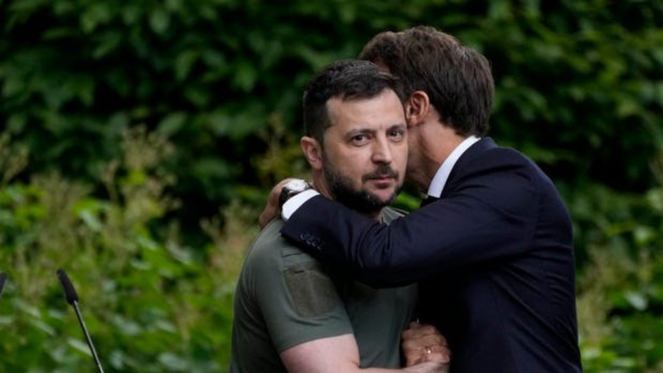 泽连斯基|小马哥和泽连斯基拥抱一幕引热议，网友：小泽幽怨的表情出卖了一切