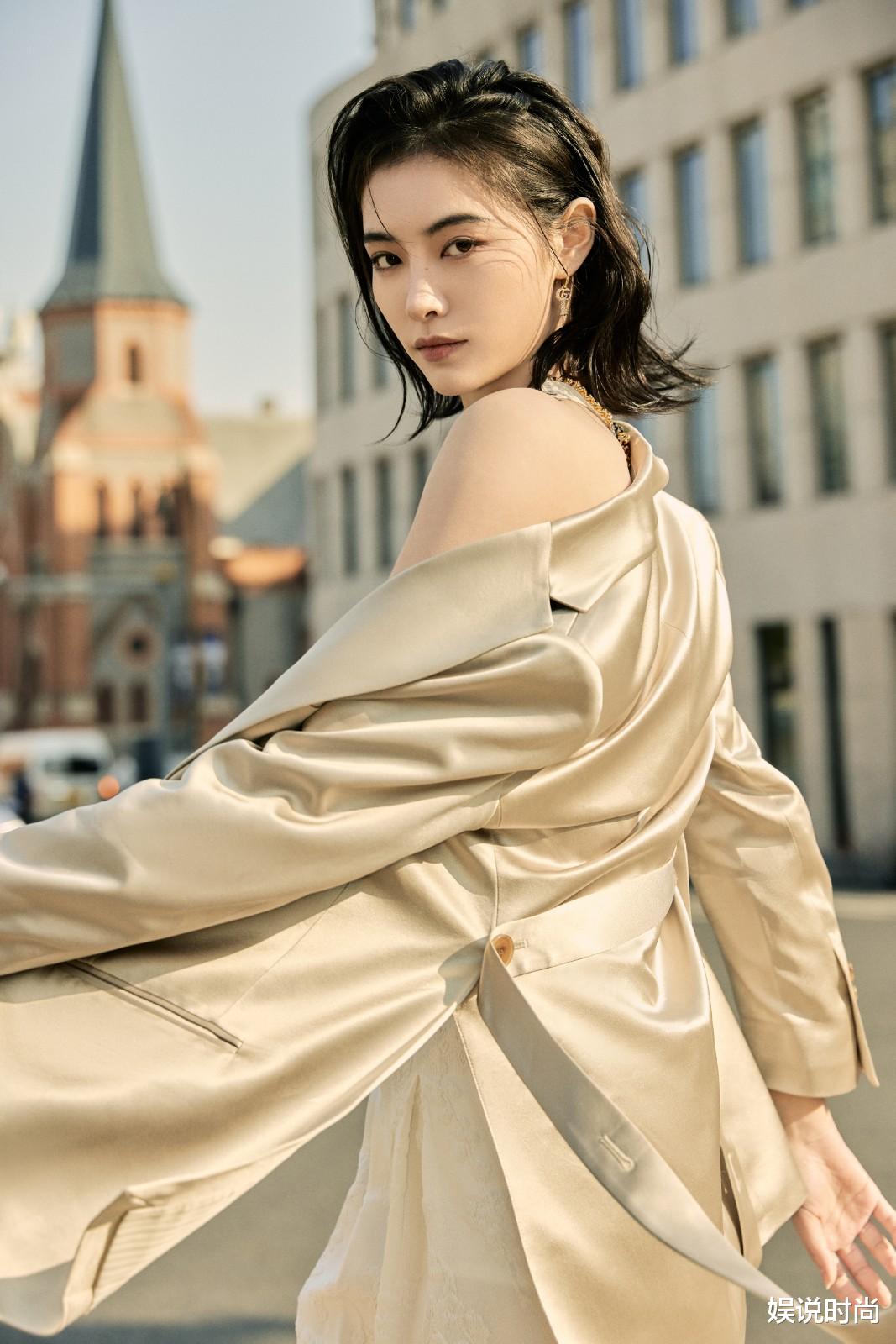 许佳琪|许佳琪新造型又美又帅！连主持人也忍不住问道：“大美女...”