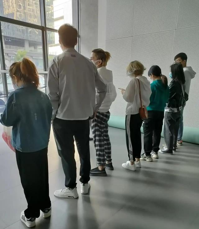 |工厂老板哭诉:鸡鸭鱼肉管够,每天工资300,愣是没有一个人来