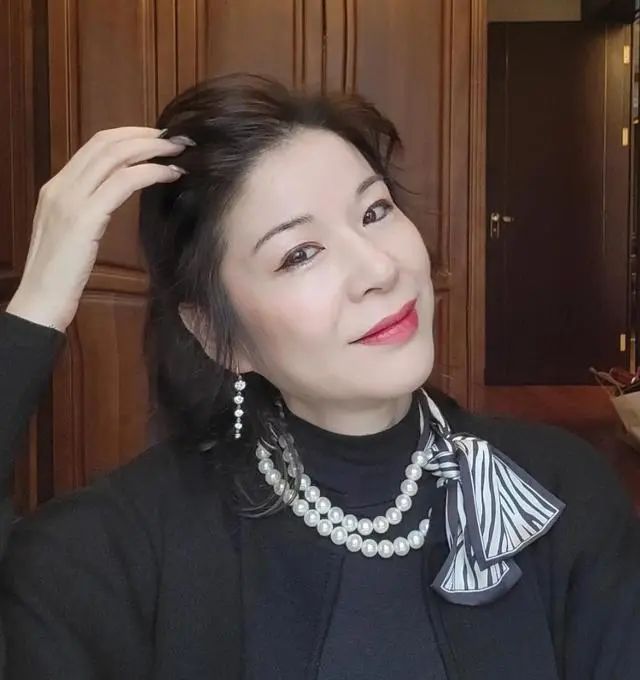 护肤 50岁女人如何“有效护肤”？别再跟着年轻人“抹脸”，难怪效果差