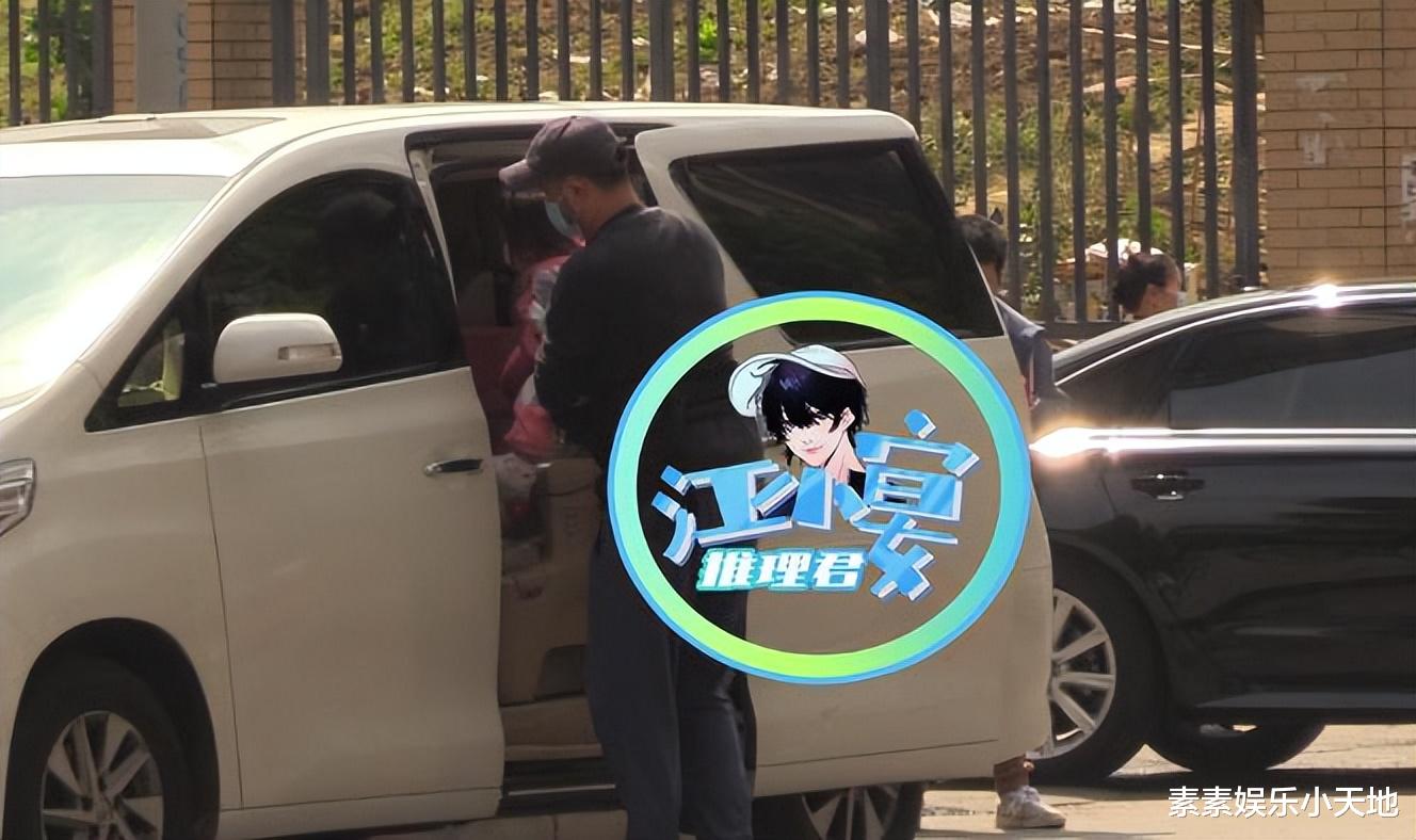 谭维维|谭维维抱两孩子出镜，疑似已经当妈，和老公外出给孩子挑水果