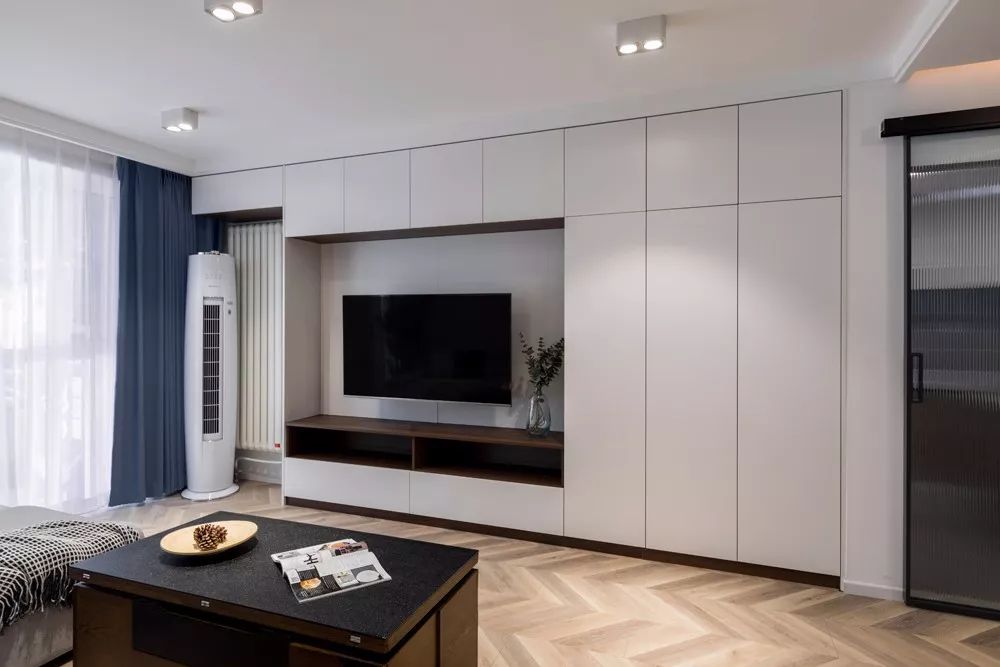 储物空间不够用?把小户型的电视背景墙利用起来