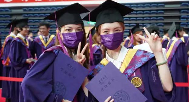 大学生|清华大学公开招聘，学历门槛高但要求少，心动的大学生要做好准备