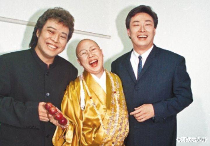 翁静晶|“僧袍下穿黑丝”释智定：住豪宅、开豪车、与和尚结婚，她真荒唐