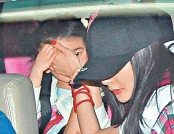 姜潮|闹掰?姜潮曝光陈晓陈妍希儿子正脸,陈妍希晒照特意截掉姜潮一家