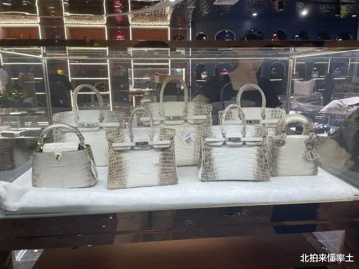 爱马仕不香了!杭州女子卖掉10多只包换现金!有人砸120万买百达翡丽手表投资,结果飞快“打脸”……