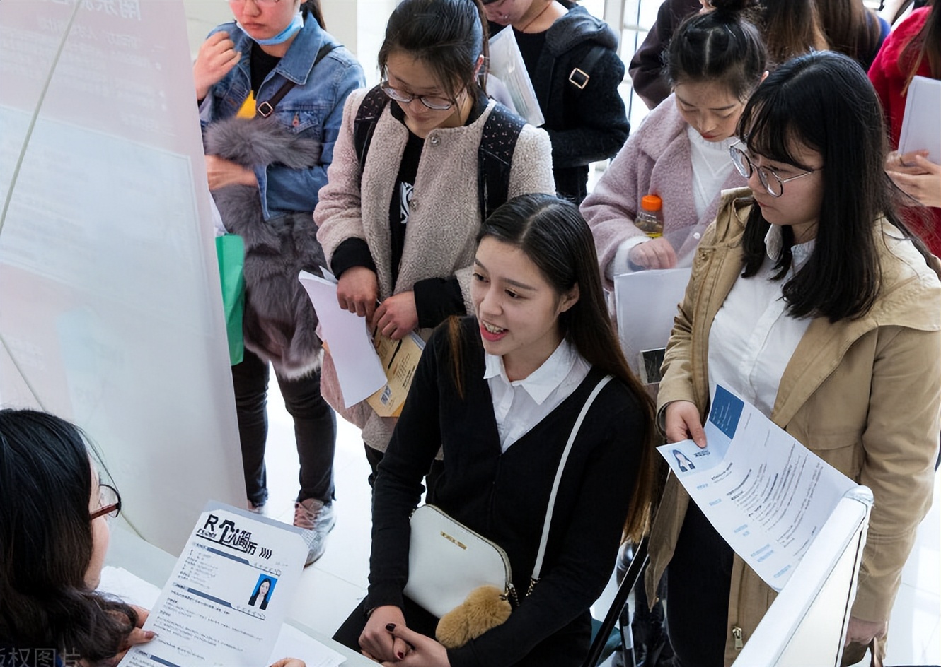 春招|中国邮政发布春招公告，涉及众多岗位和专业，往届生也可参与竞争