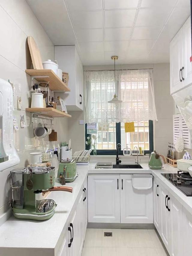 90后小夫妻爆改二手老房子，摇身变成一个时尚婚房，真的超级浪漫