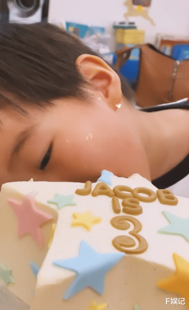 岑丽香|前TVB花旦岑丽香在家为大儿子庆3岁生日 亲自布置场景兼跳舞助兴