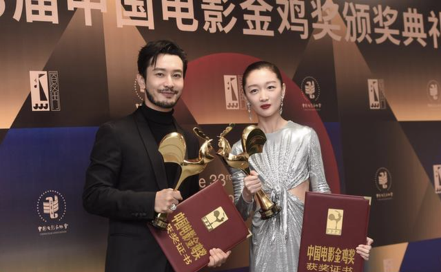 周冬雨|周冬雨秀半裸大片,被网友群嘲,演员为什么总想盘外招?