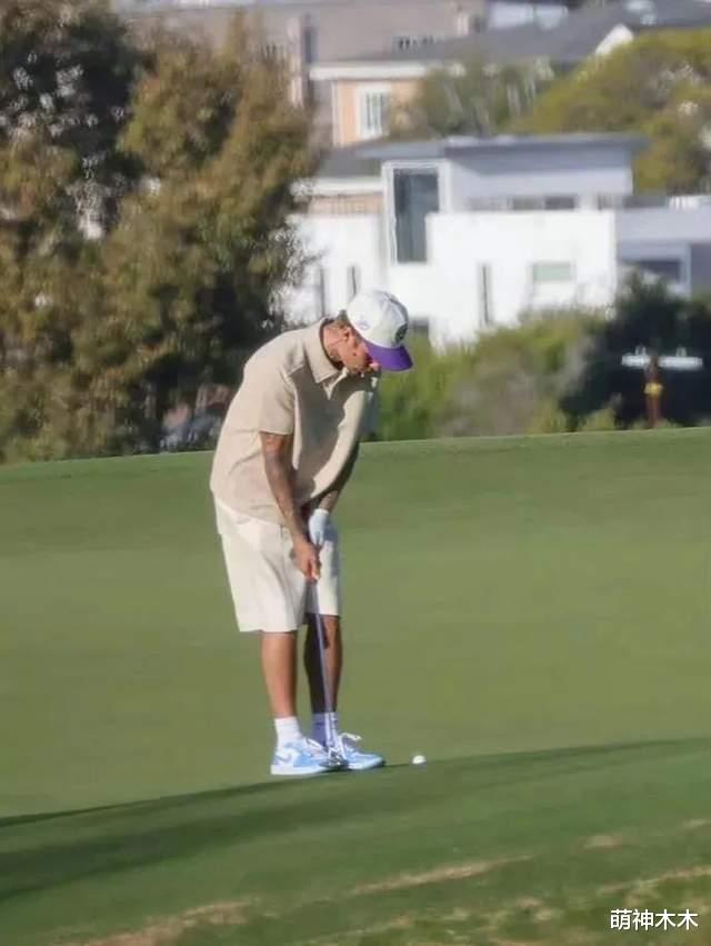 贾斯汀·比伯|素质堪忧！比伯高尔夫球场随地小便不洗手，曾在雪地尿出名字缩写