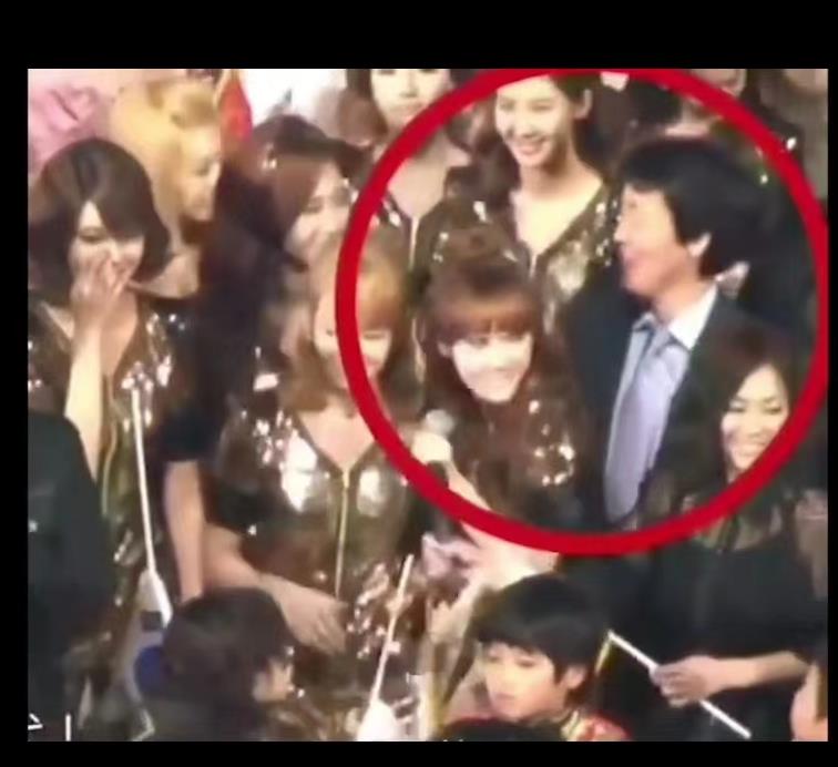 明星|遇偷拍狂、被私生饭扑倒、强吻，这些女明星也难逃魔爪