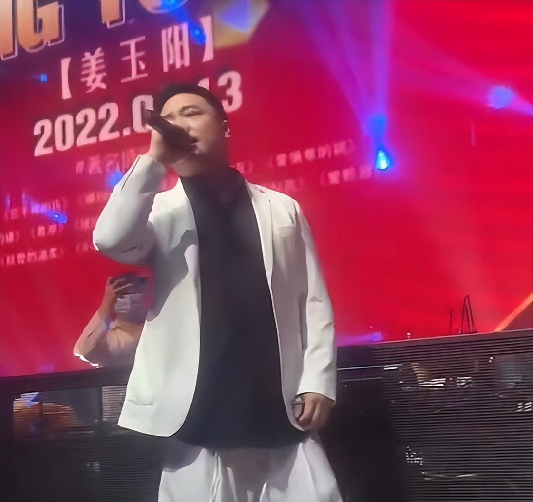 六哲|00年代十大当红网络歌手现状：郑源当教授，冷漠在带货，六哲打PK