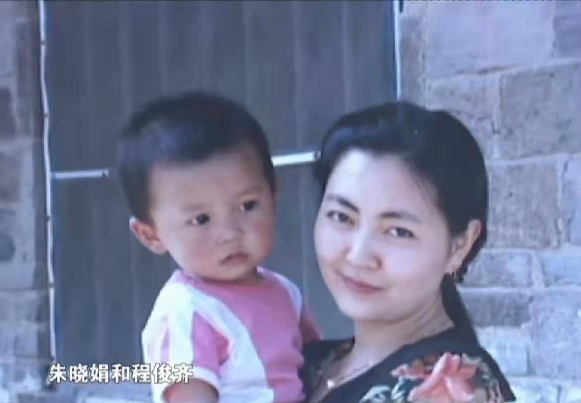 亲子鉴定错误,女子错付23年母爱,和许敏相比,朱晓娟的痛苦更多