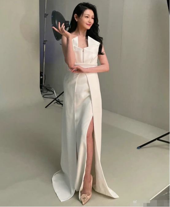 高跟鞋|45岁大S终于复工!二婚后纹身遍布疲态尽显,自夸为美容大王被嘲