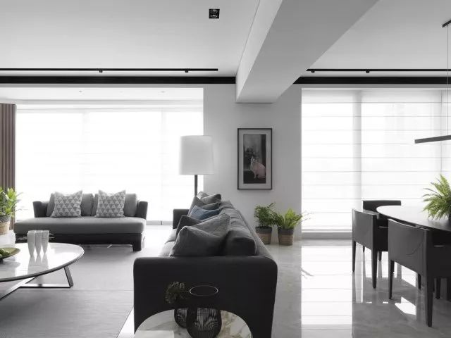 好看到爆的简约风,白色玄关收纳真强,客厅大落地窗也太赞了!