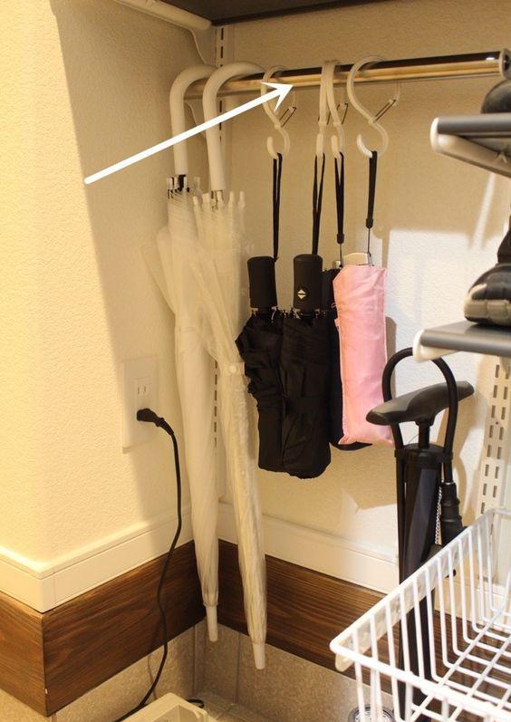 国内玄关装柜子要花几千块,日本就靠一根杆子,就能搞定玄关收纳