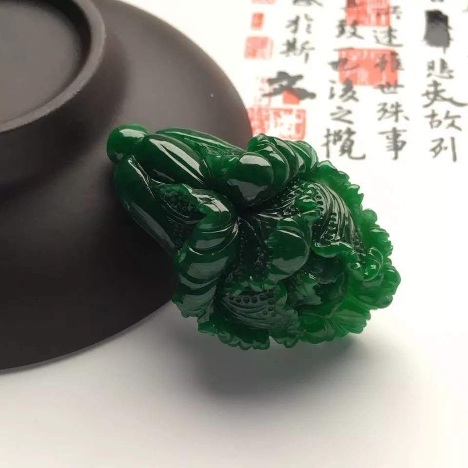 翡翠|翡翠表面的蜡层需要清理吗？翡翠上蜡和浸蜡有什么区别？