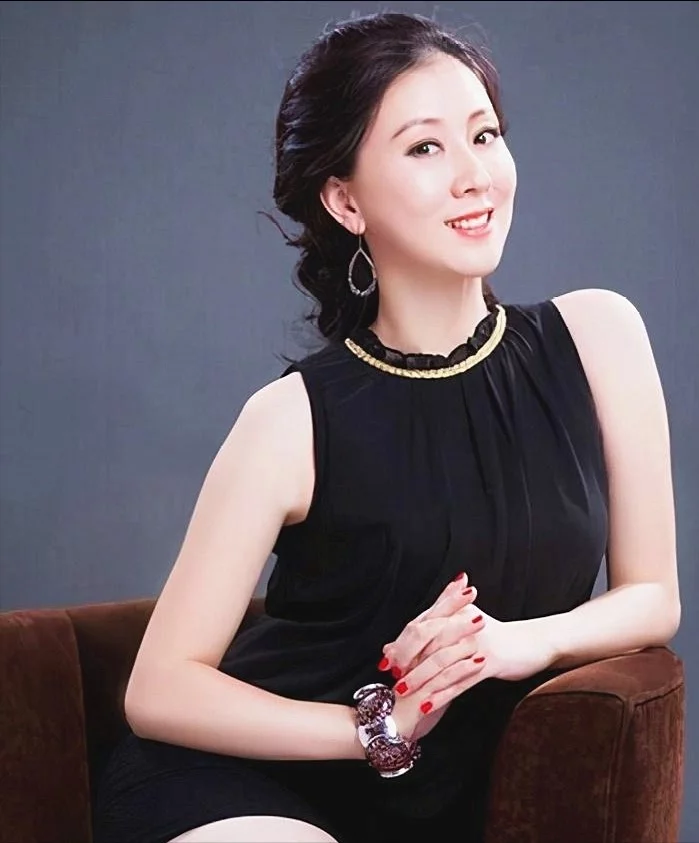 汤加丽|拍写真走红，被丈夫抛弃、遭父亲指责，汤加丽如今后悔了吗？