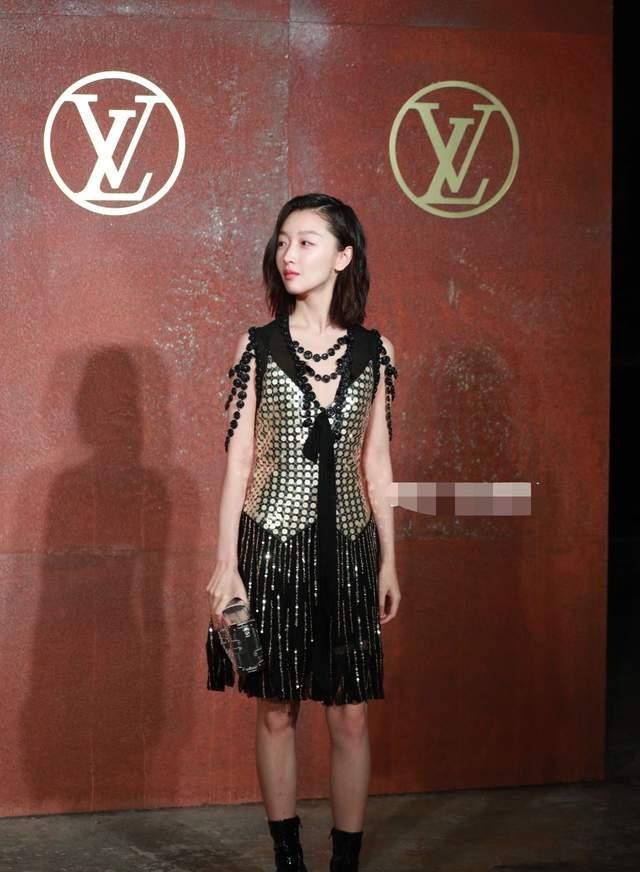 lv LV大秀！三代谋女郎同场，周冬雨章子怡翻车，舒淇钟楚曦用力过猛