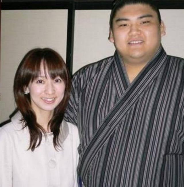 相扑|300斤vs95斤,日本女星为何争相嫁相扑?妙处多多,外人难以想象