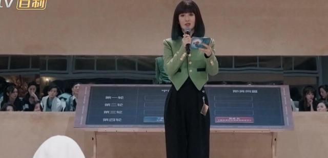 谢娜|谢娜戴假发像芭比娃娃,比吴莫愁还亮眼,跳舞活力四射