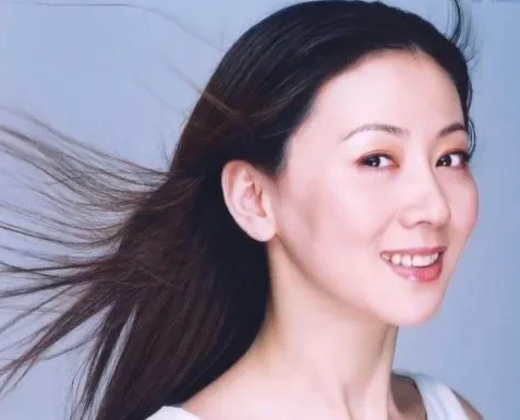 汤加丽|因拍“人体写真”被丈夫甩，被父母断绝关系的汤加丽，如今咋样了