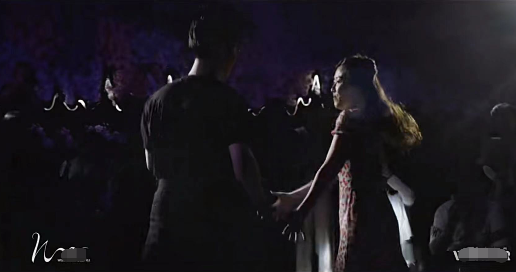 北京市|“人大女神”婚礼阵仗大!穿鱼尾裙妖娆美艳,嫁北京土豪画面甜蜜