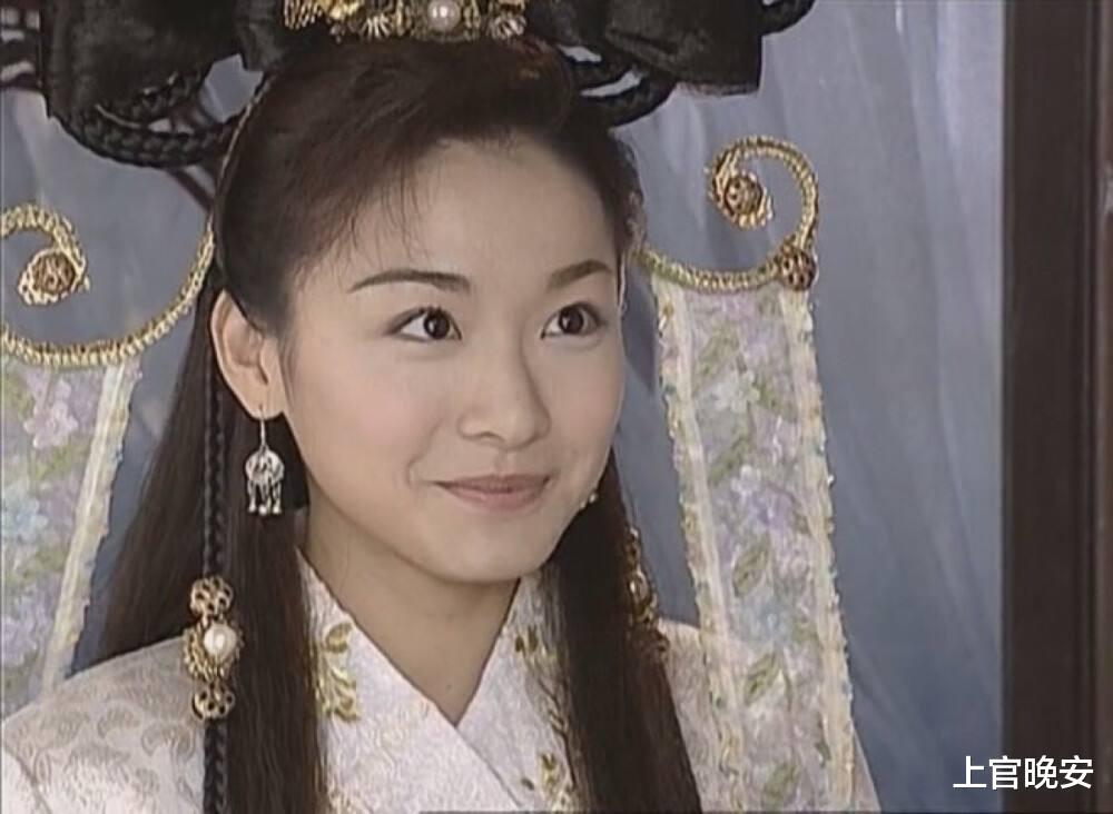 肖雄|被名字“拖累”的女星，个个貌美如花，却都有个很男人的名字