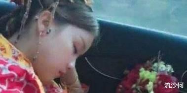 抖音“新娘婚车睡觉”火了,当镜头移到下半身,网友:新郎保重!