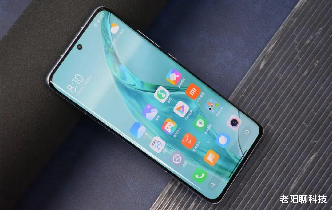 小屏|有望降到2500以内的两款小屏旗舰,你要等一等吗?