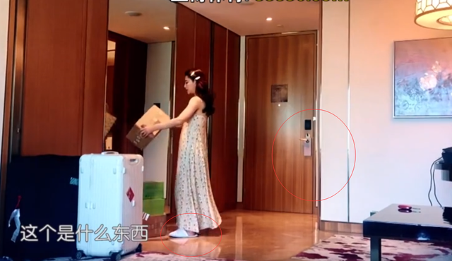 花絮|殷桃酒店花絮曝光，素颜出镜身穿吊带裙，皮肤白精让人羡慕