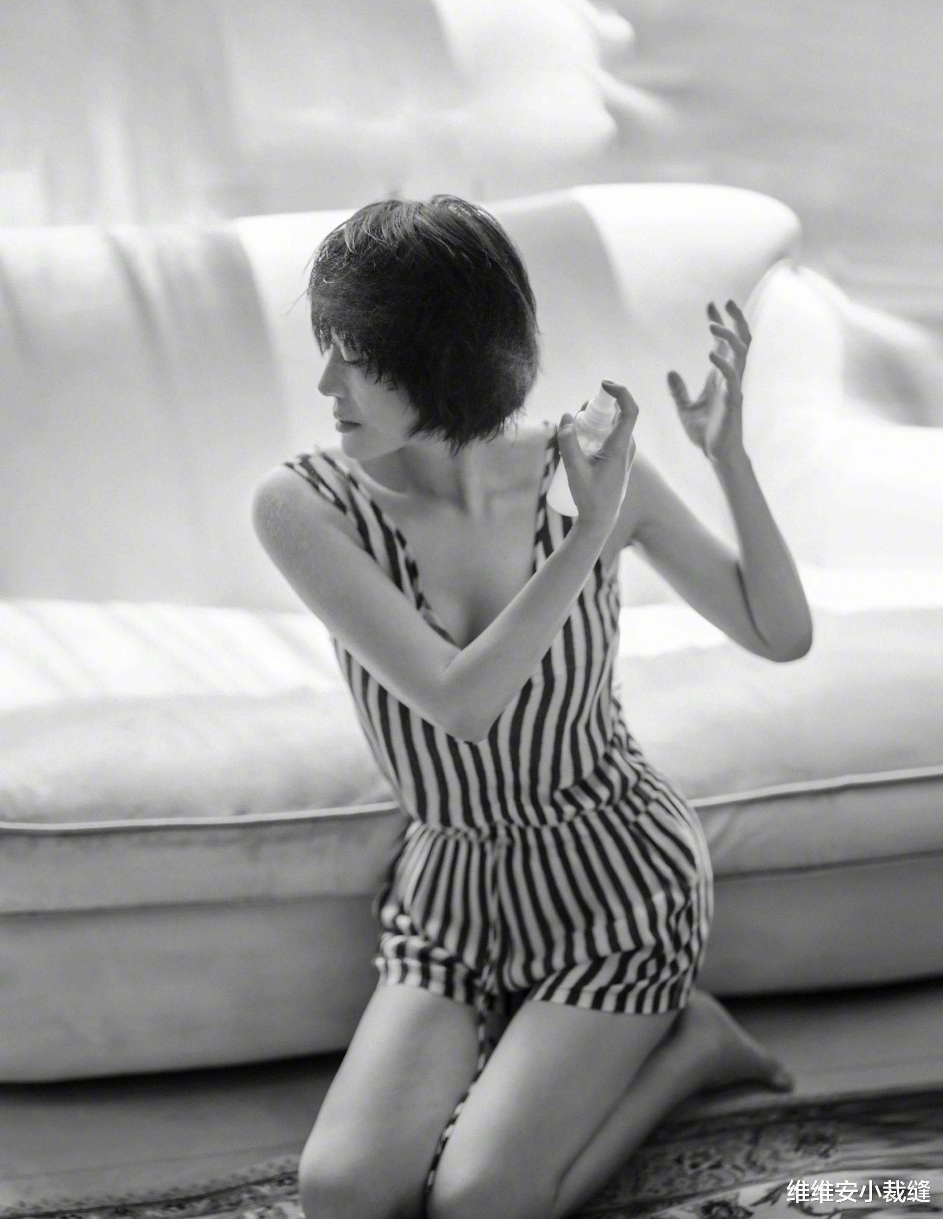 许晴|许晴近53岁的状态绝了，凭颜值依旧登上热搜，好肌肤美得不像话