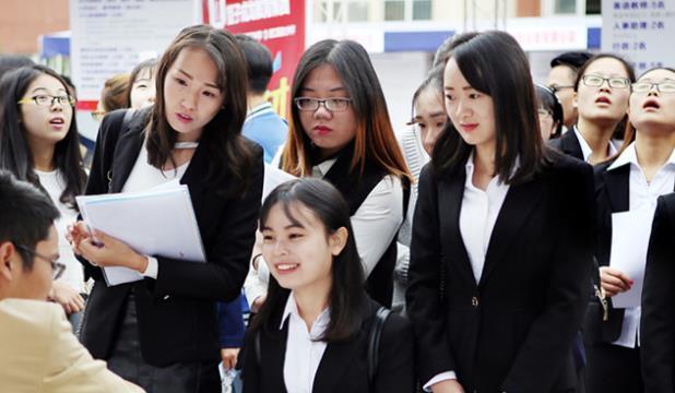 龙子湖|最难毕业季实至名归,毕业生无奈表示:别再逼了,已经在卷