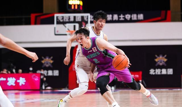丁彦雨航|丁彦雨航出局48小时，山东队3人或离队，53岁巩晓彬5年2冠