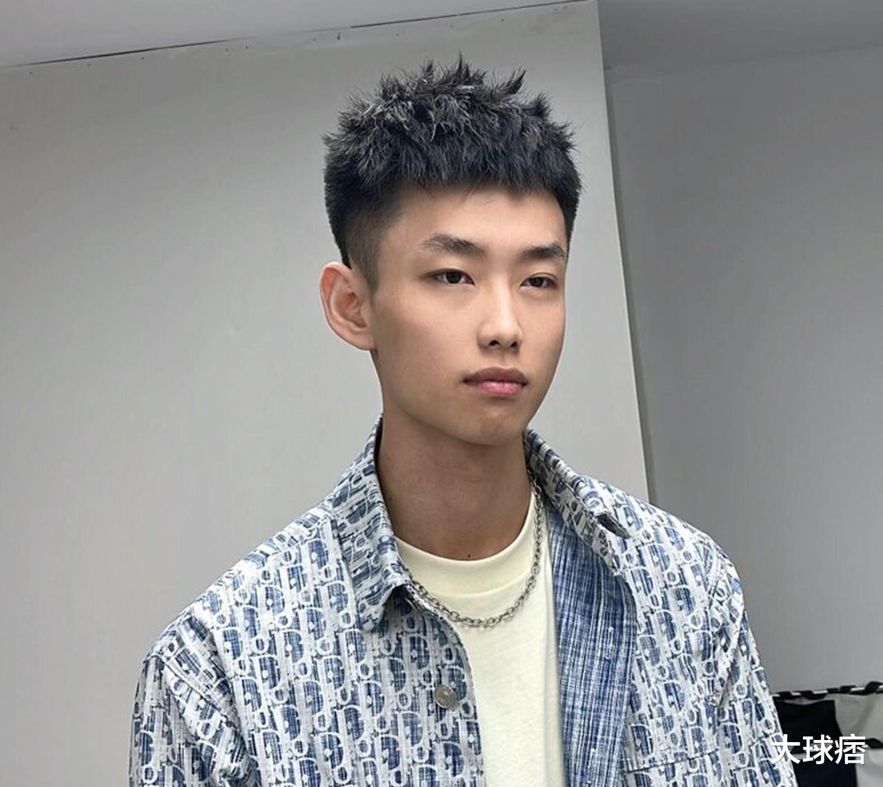 短发 在夏季，男生也别乱剪短发，试试这几款，剪完潮流显帅气