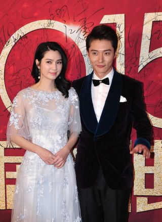洪欣|洪欣真用心了！特意穿纱裙与小9岁老公走红毯，还真看不出年龄差