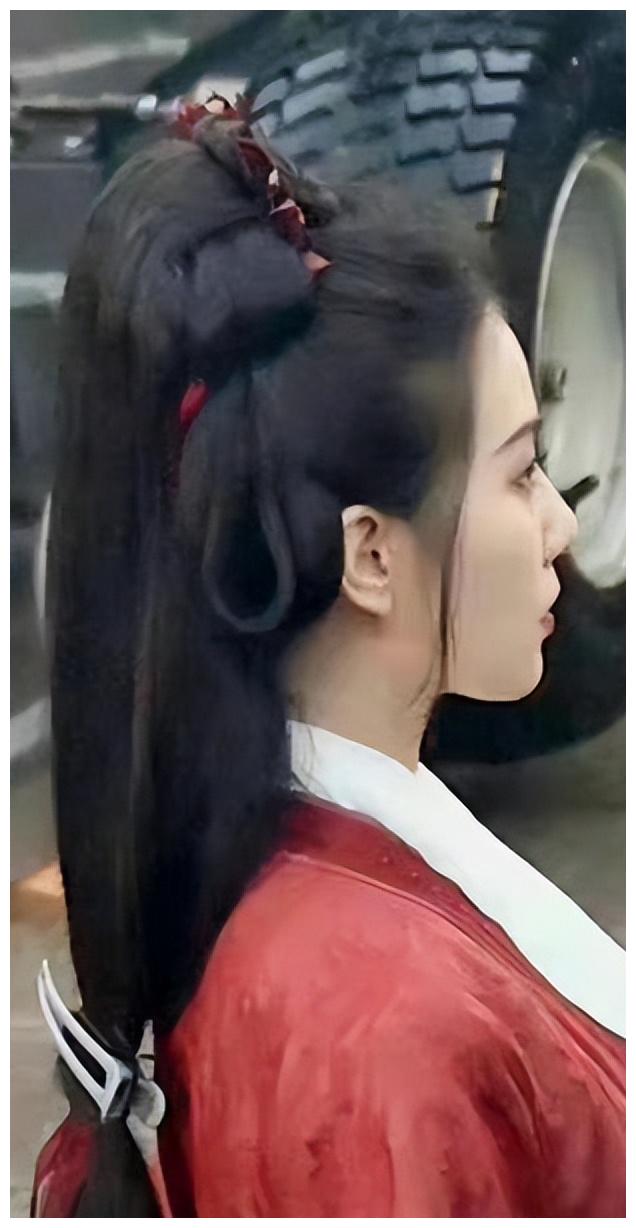 刘诗诗|刘诗诗新剧蒙面造型曝光，一身素衣唯美动人，却被网友吐槽太老了