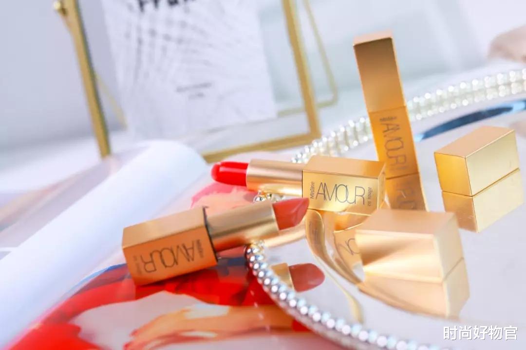 上海市 戚薇的“口红”火了,原以为辣眼,看清后却惊艳众人!