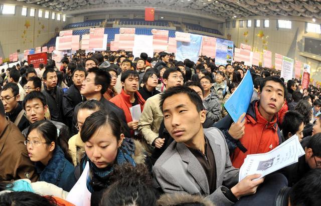 货车司机|又一行陷入用工荒？月薪加到2万，年轻人却不想干，70后成主力军