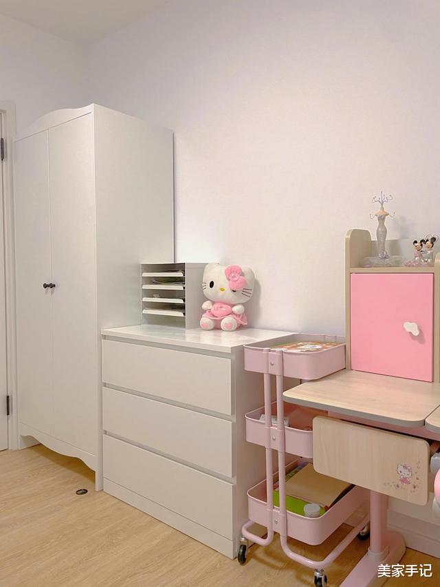 坚持断舍离的二胎妈妈,不买沙发茶几,将96㎡小家装修得“空无一物”,太漂亮了