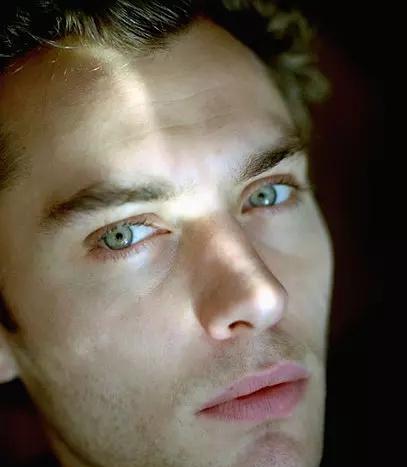 电影|这个男人简直妖孽，他的眼睛足以迷惑世人！