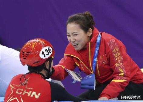 王濛|中国女队爆大冷门，15分钟一败涂地丢冠，王濛4字炮轰吓坏黄健翔