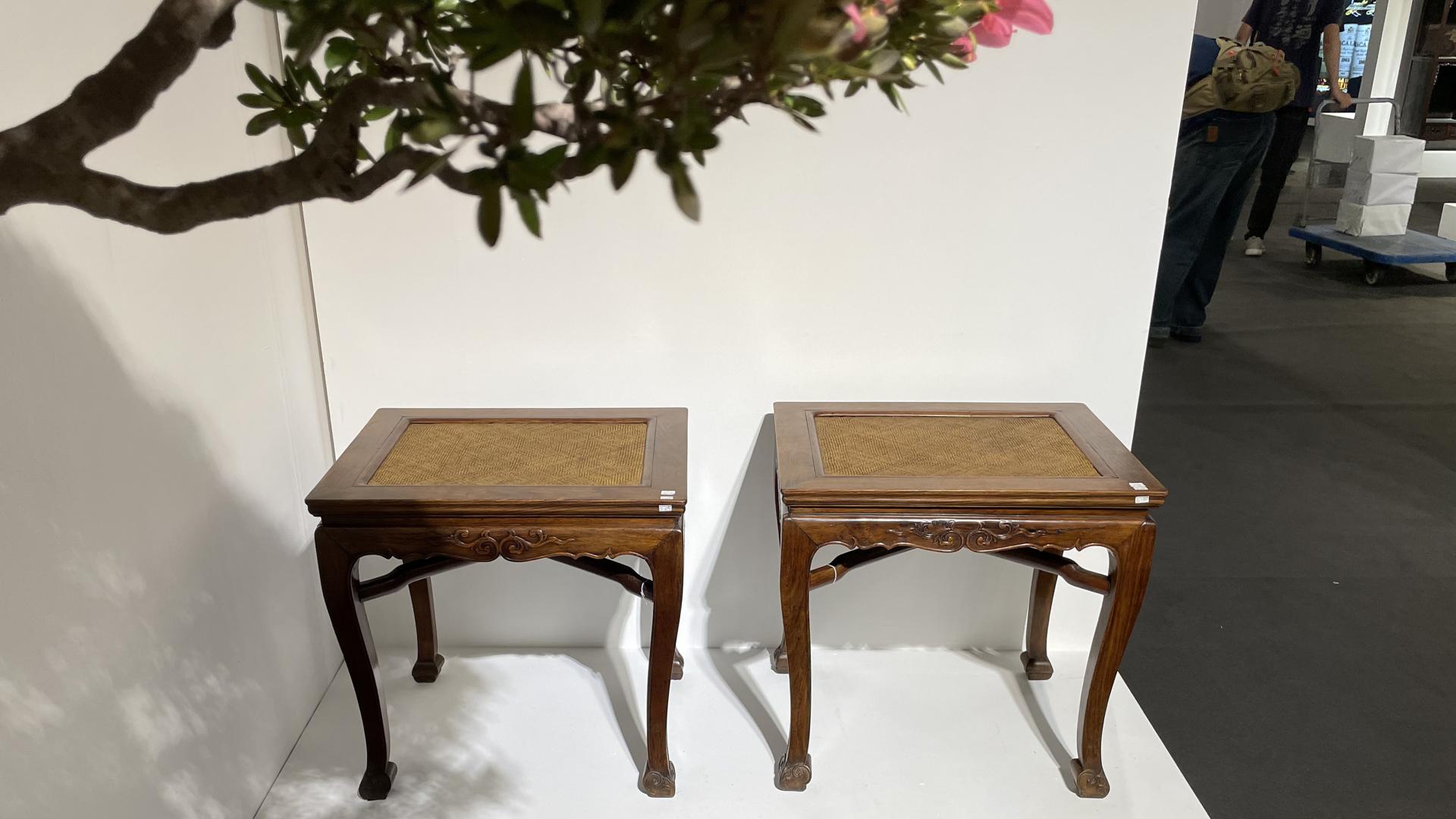 玉雕|直足横枨不稀罕，黄花梨三弯腿十字枨方凳少见