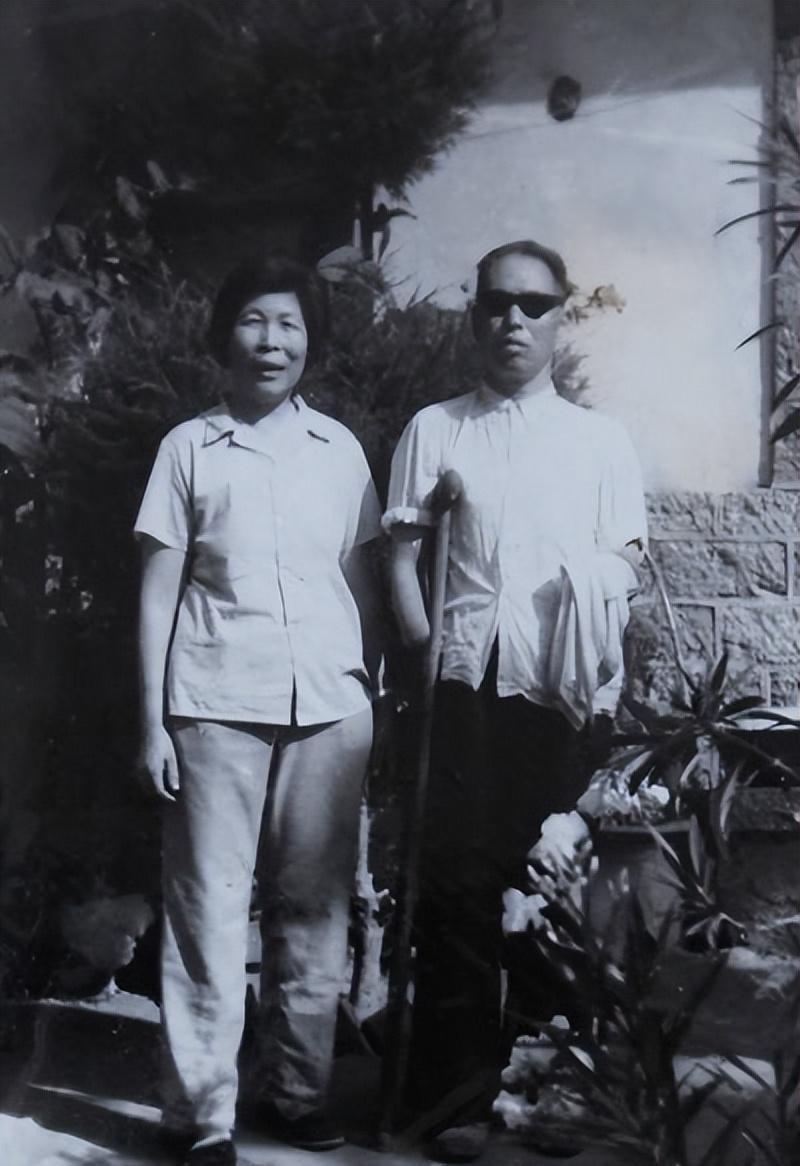 22岁姑娘嫁没有四肢的志愿军，并守护55年，离世后丈夫为她披麻戴孝