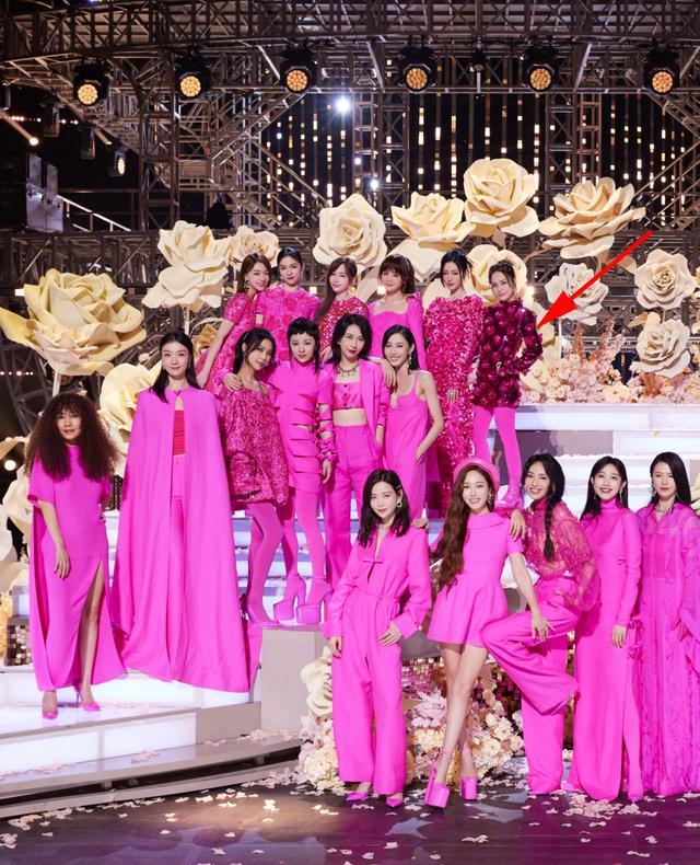 浪姐3|《浪姐3》总决赛队长秀消失，服道化明明可以很美，但却选择了丑