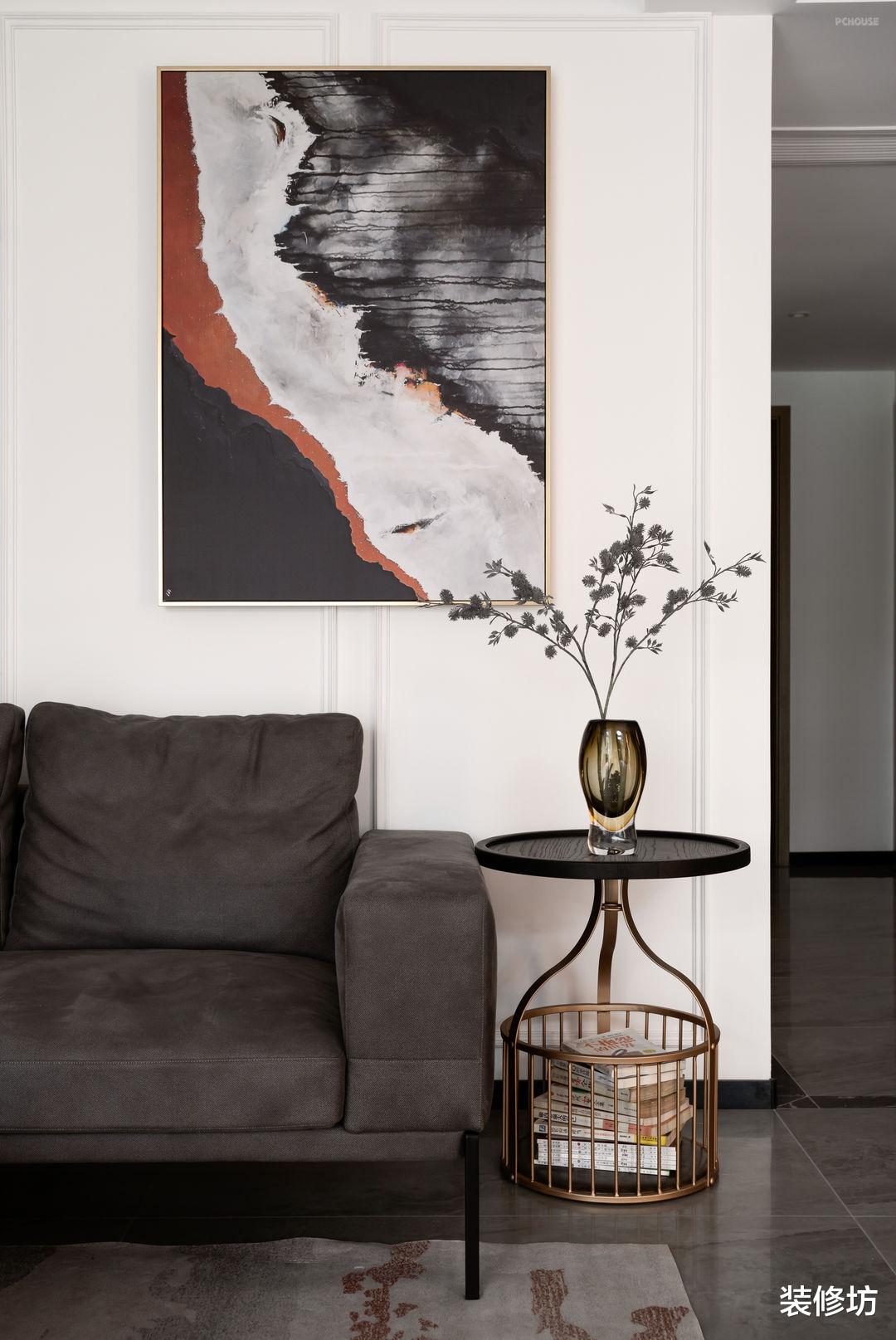 110平现代三居室,焦糖棕系超好看,实用又温馨