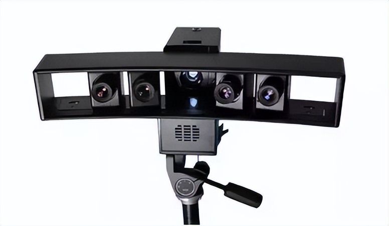 手机游戏|互联网最牛女装大佬：办公桌堆满布料，每天上班前要先做套衣服穿