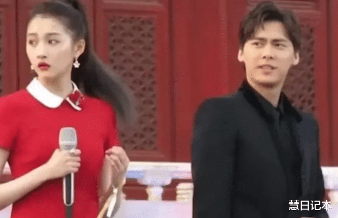 关晓彤|李易峰被推上风口浪尖后,关晓彤有点尴尬了!