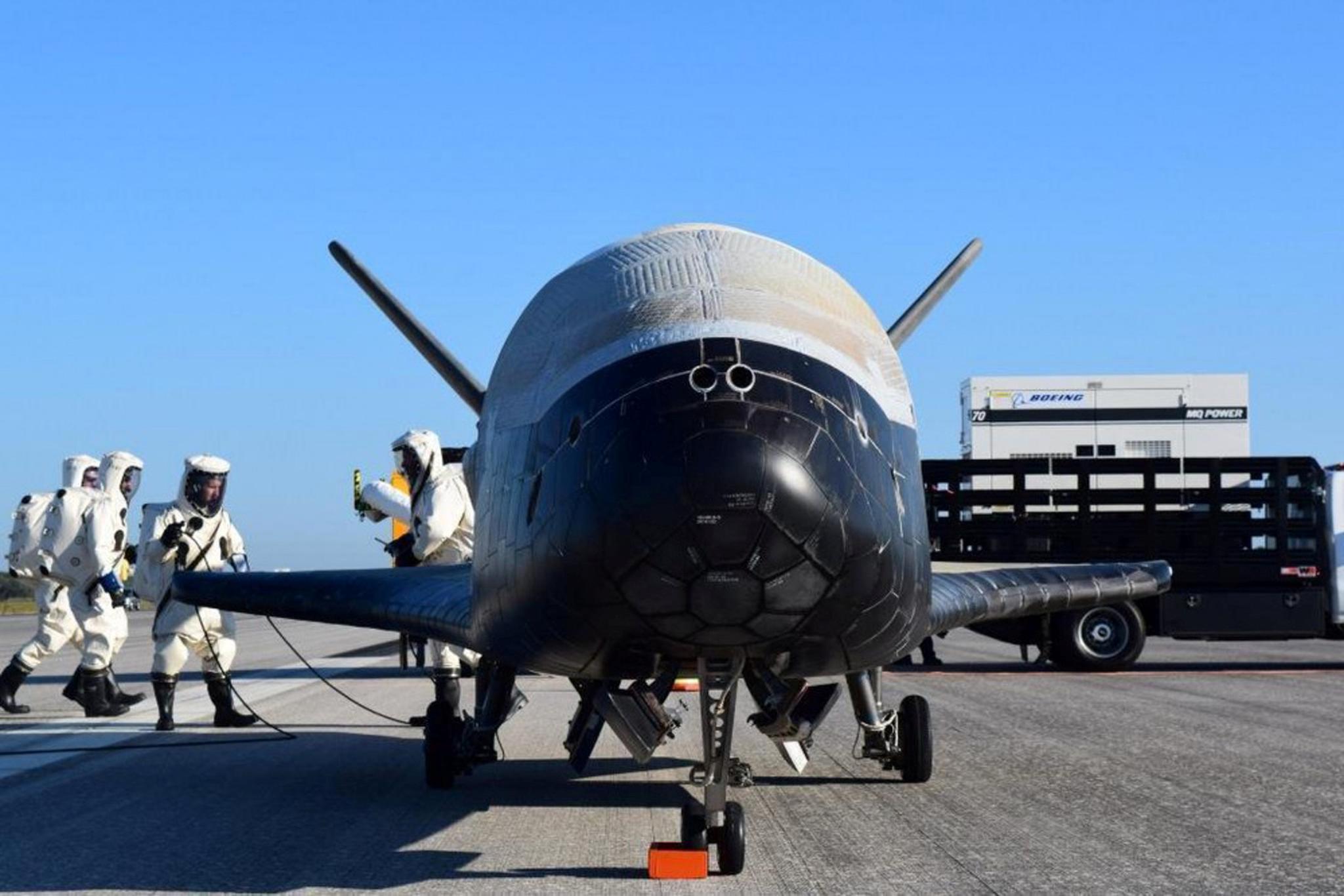 绝密飞行器着陆：美军X-37B已返回地球，轨道上还有中国空天飞机